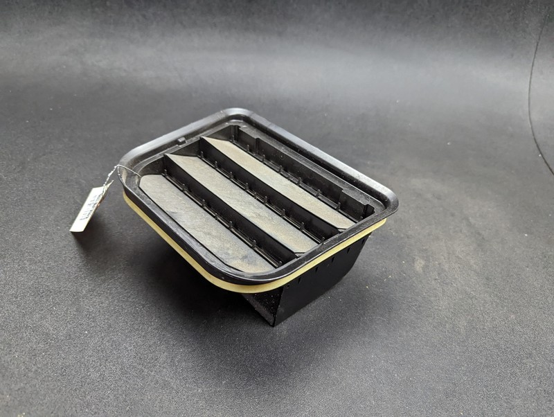 Rear Right Quarter Pressure Vent Grille 2018 Volvo S60 31418703 2011-2016 2017