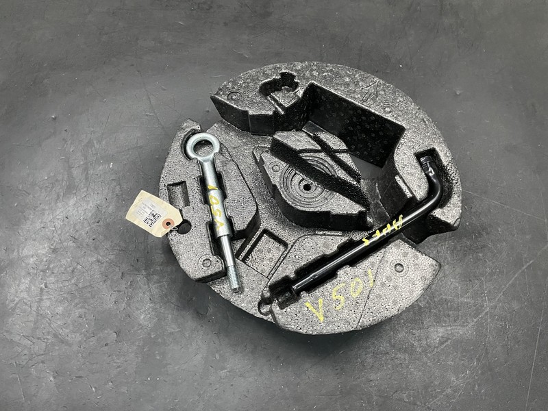 Trunk Floor Tool Box w/ Wrench & Tow Hook Eye 2016 Volvo V60 31362446 2015 -2018