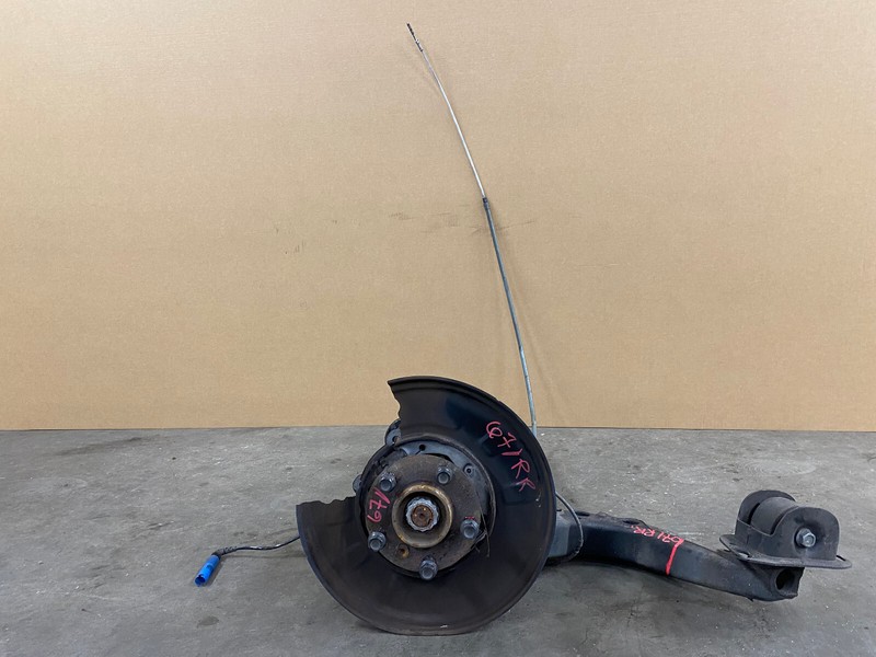 2004-2006 BMW 325CI 330CI COUPE REAR RIGHT SPINDLE HUB AXLE SUSPENSION LOT671