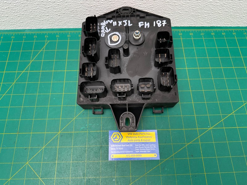 10-12 JAGUAR XJ FRONT ENGINE BAY FUSE RELAY JUNCTION BOX BLOCK OEM