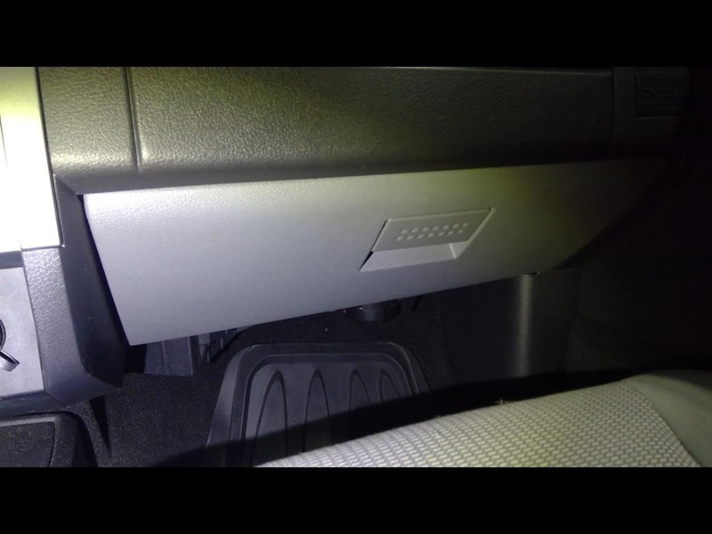 2008-2011 DAKOTA Glove Box 1562571