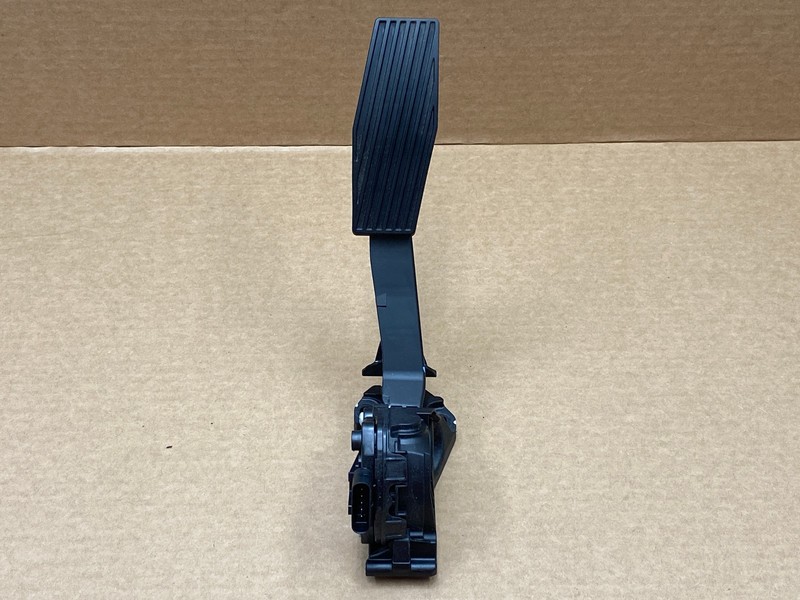 2016-2019 BUICK ENVISION ACCELERATOR GAS PEDAL OEM LOT779