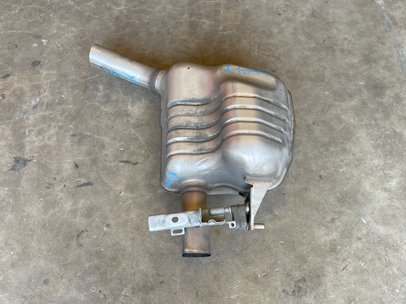 15 16 17 18 Mercedes C300 Rear Right Exhaust Muffler 2.0L 1599 OEM