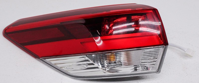 OEM Toyota Highlander Left Driver Side LED Tail Lamp Lens Chip 81560-0E161