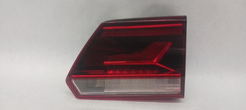 21-'23 VOLKSWAGEN ATLAS Right passenger inner Taillight LED OEM Grade A!