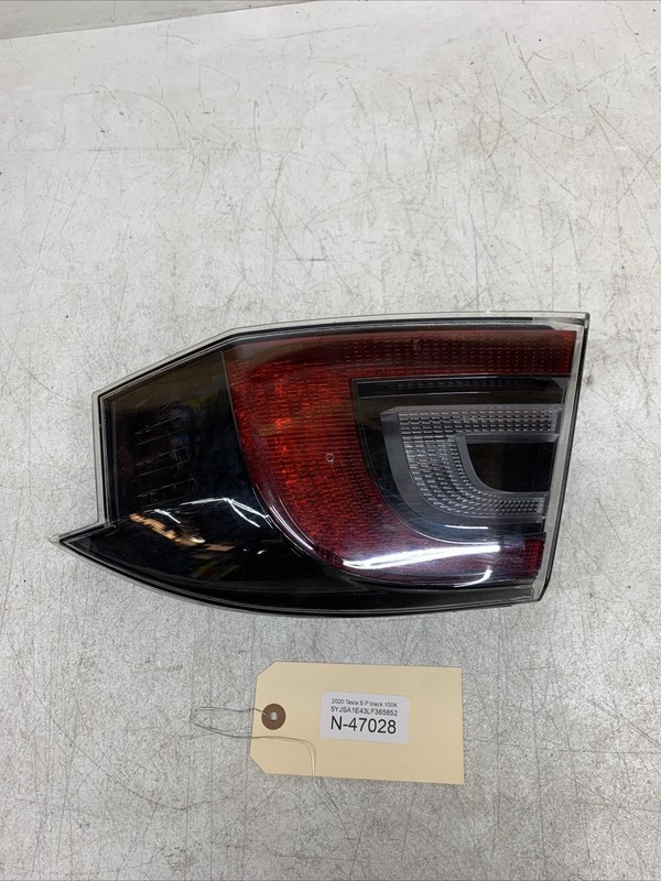 ⚡️12-21 TESLA S REAR RIGHT PASS SIDE TAILLIGHT OUTER TAIL LIGHT 47028 B152
