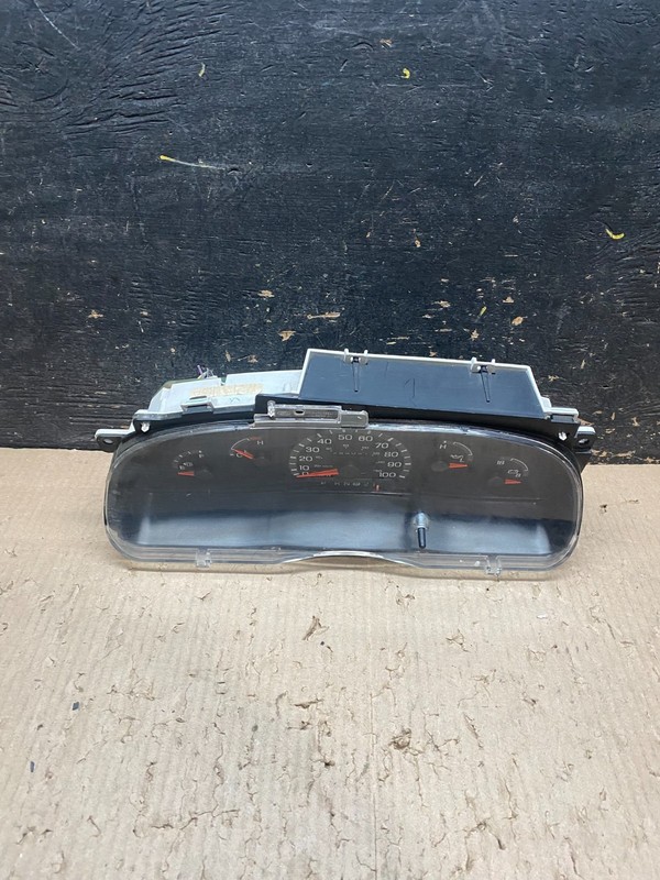 1999 to 2000 Ford E150 E250 E350 VAN Gauge Speedometer Cluster x8091 DG