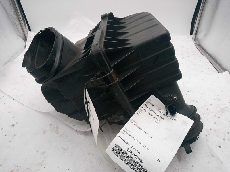 Used Air Cleaner Assembly fits: 2007 Mercury Mountaineer 4.0 Grade A
