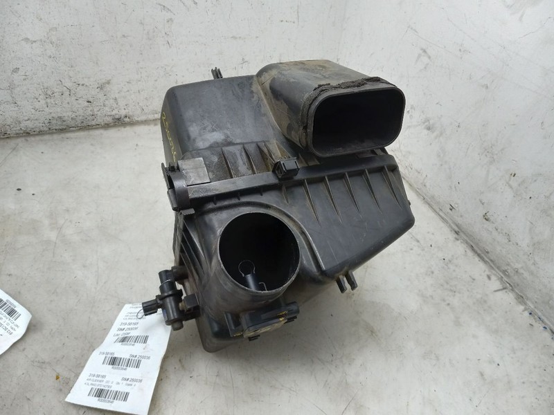 01 02 03 04 05 LEXUS LS430 4.3L AIR CLEANER HAS A BAD TAB
