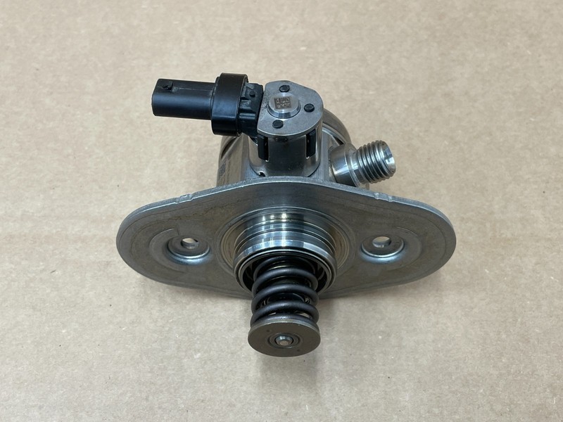 17 18 19 BMW G30 540i B58 Engine Motor High Pressure Fuel Pump 3.0L 1649 OEM
