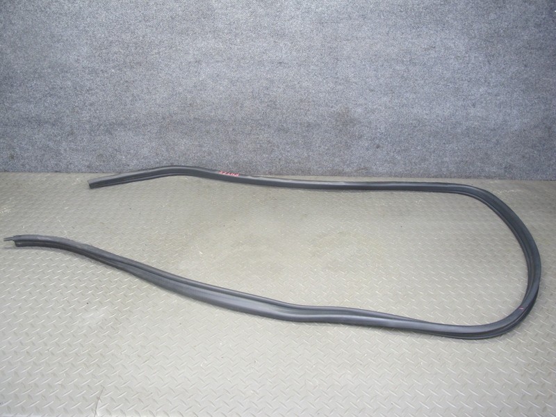 2003-2009 HUMMER H2 REAR RIGHT PASSENGER SIDE DOOR BODY WEATHERSTRIP RUBBER SEAL