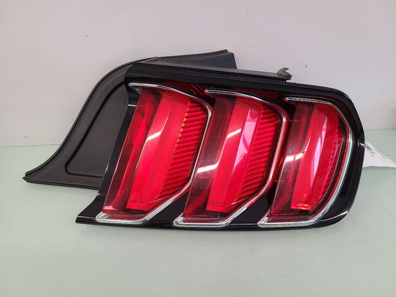 Passenger Tail Light With Chrome Trim Fits 15 MUSTANG 588860