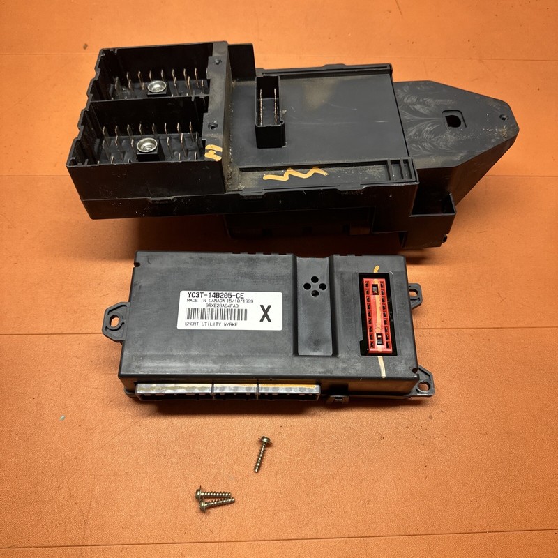 YC3T14A067BF 2000 FORD F250 F350 INTERIOR DASH FUSE BOX RELAY FUSEBOX M 4x4 5.4L