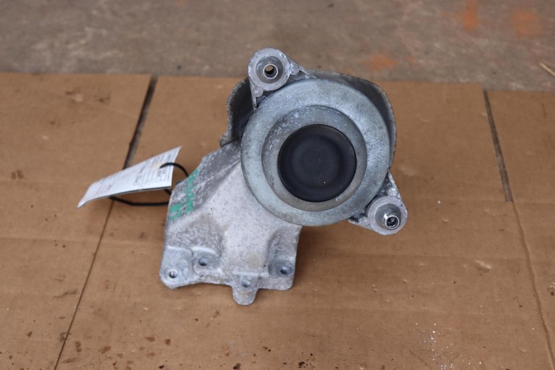 2010-2011 MERCEDES E350 W212 SEDAN RWD LEFT ENGINE MOTOR MOUNT SUPPORT OEM