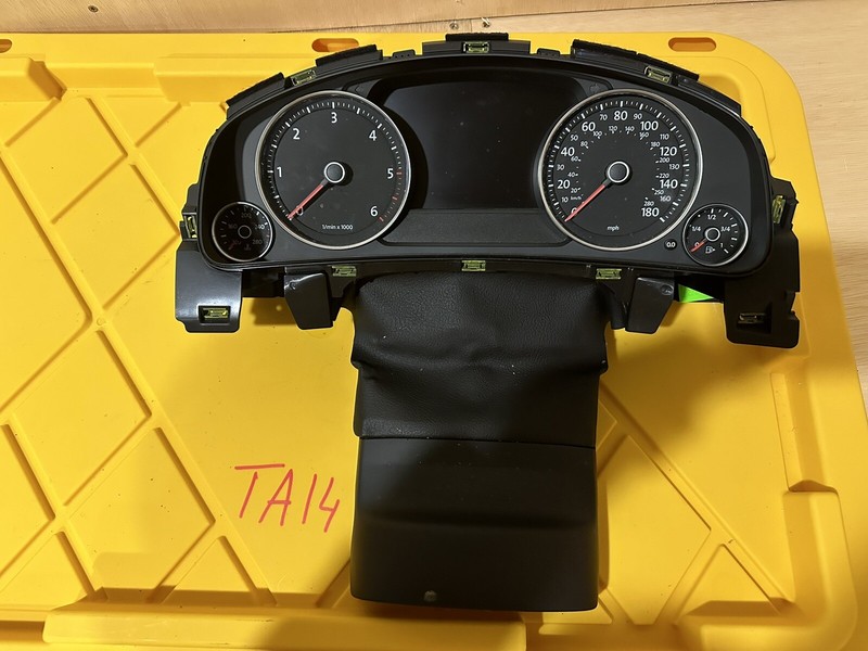 2011-2017 VW TOUAREGSPEEDOMETER INSTRUMENT CLUSTER 7P6920982L OEM