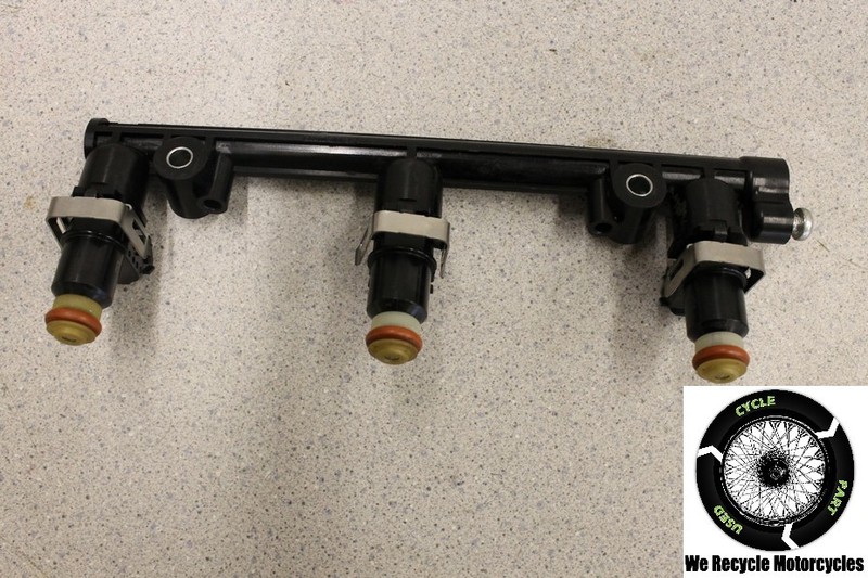 2011 TRIUMPH SPEED TRIPLE 1050 FUEL RAIL INJECTOR INJECTION OEM 11