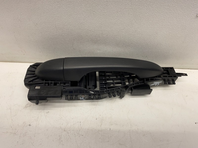 2014-2018 JEEP CHEROKEE RIGHT FRONT EXTERIOR DOOR HANDLE BLACK NONE PAINTED OEM