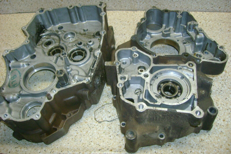 2000 Kawasaki Bayou 220 LF2 ATV Engine Casings Crankcase Crank Case Cases E8