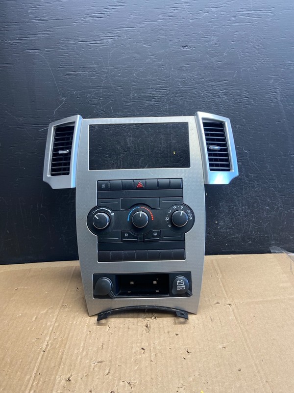 2008 to 2010 Jeep Grand Cherokee Center A/C Heater Climate Control OEM ad2281 DG