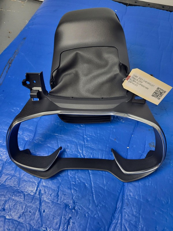 Used Oem Chevrolet Cluster Bezel Trim & Column Cover Trail Blazer 42578253 2023