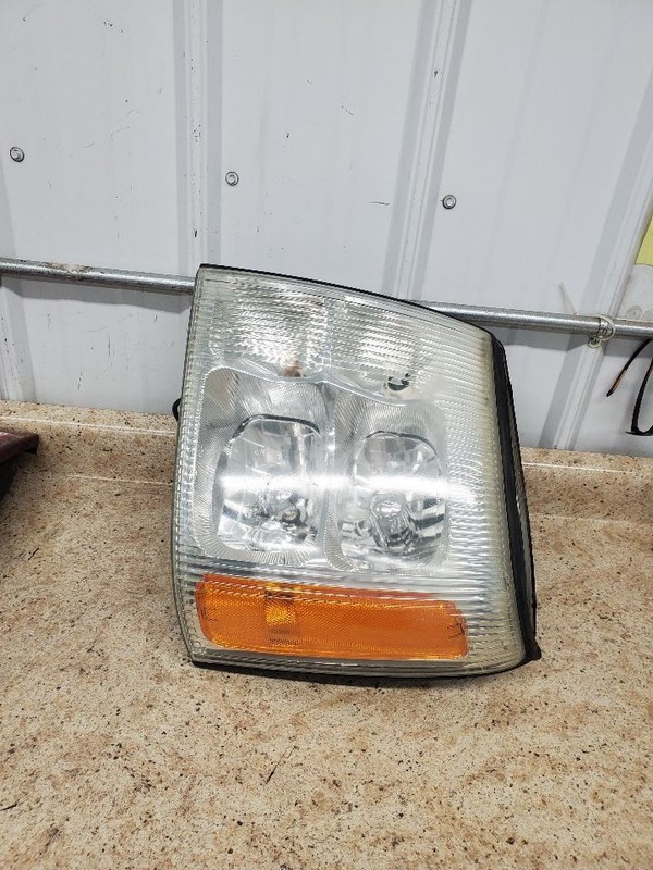 Driver Left Headlight Fits 05-06 ESCALADE 301841