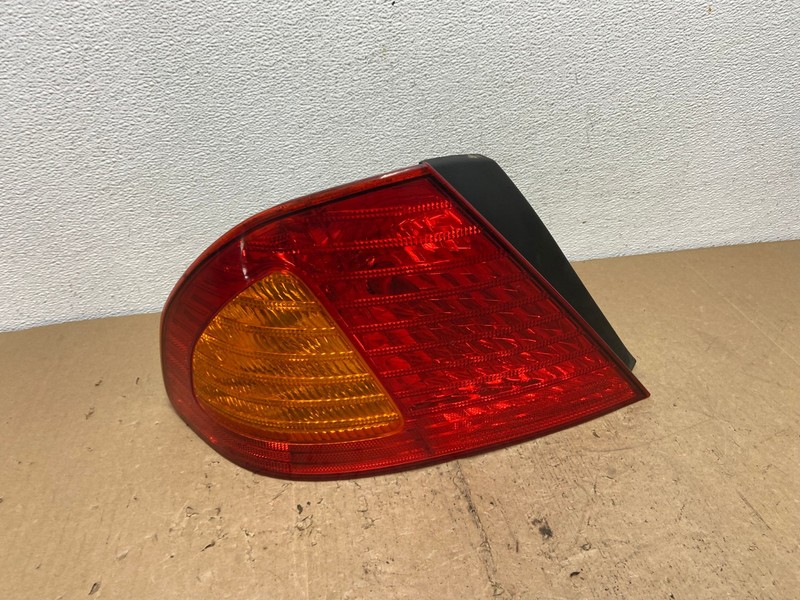 2000 2001 2002 Toyota Avalon Left Driver Side Tail Light OEM AC7191 LK