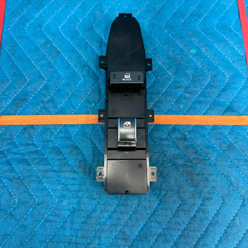 2011–2013 Hyundai Equus Front Right Power Window Switch OEM 935753N000