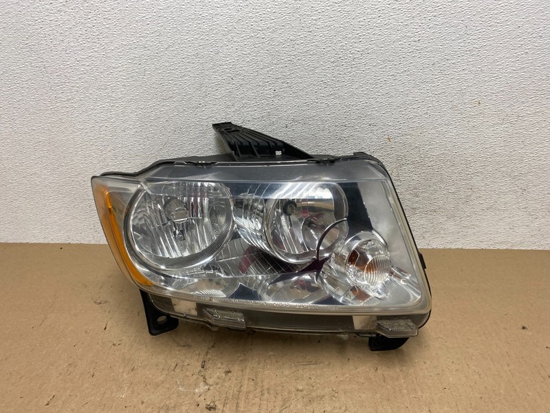 2011-2013 Jeep Grand Cherokee Right Passenger Halogen Headlight AE6505 DW