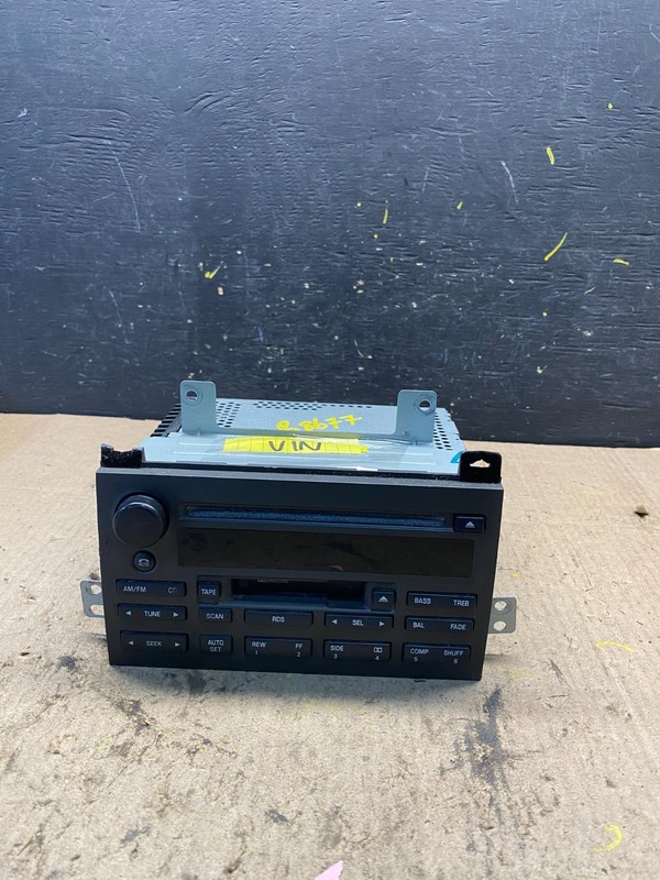 2005 - 2009 Lincoln Town Car RDS AM/FM Radio Tape CD Player T6134 DG