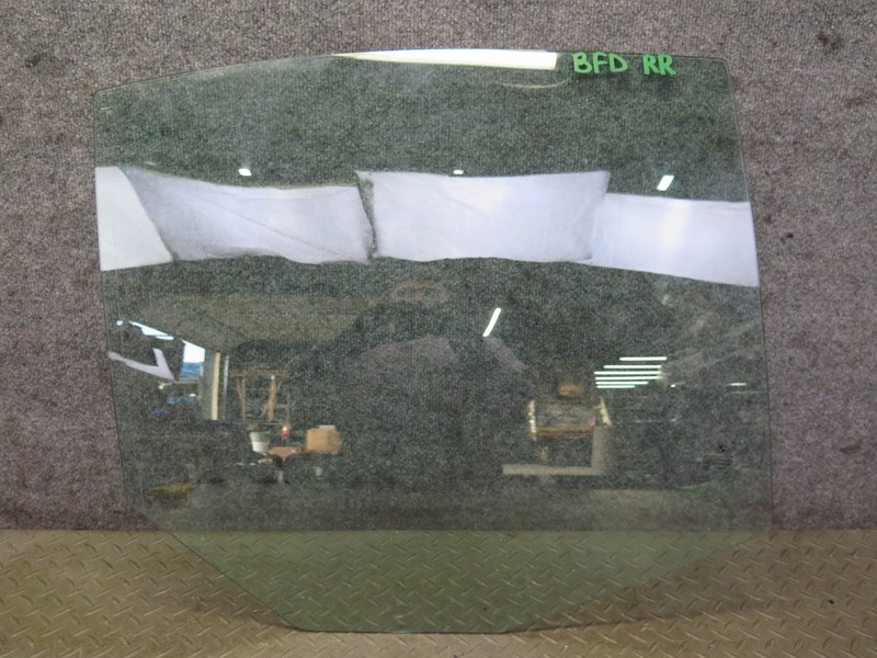 2006-2010 BMW E60 M5 530i REAR RIGHT DOOR GLASS WINDOW