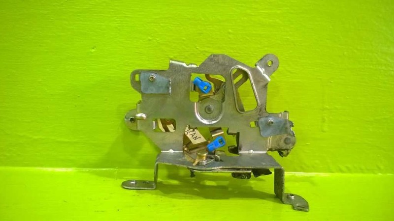 04-15 TITAN DRIVER LEFT REAR DOOR LATCH OEM 2930-20