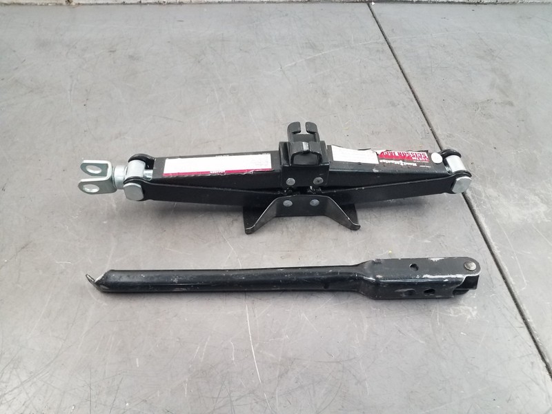2003 03 04 Mercury Marauder Tire Jack #7132 K6