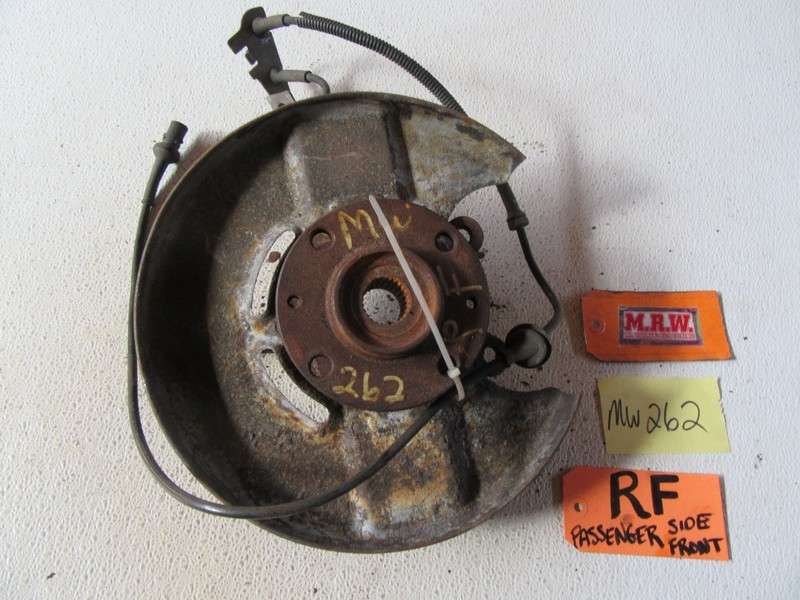 SPINDLE KNUCKLE HUB WHEEL BEARING PASSENGER R RH RF RIGHT FRONT 88 89 SAAB 9000