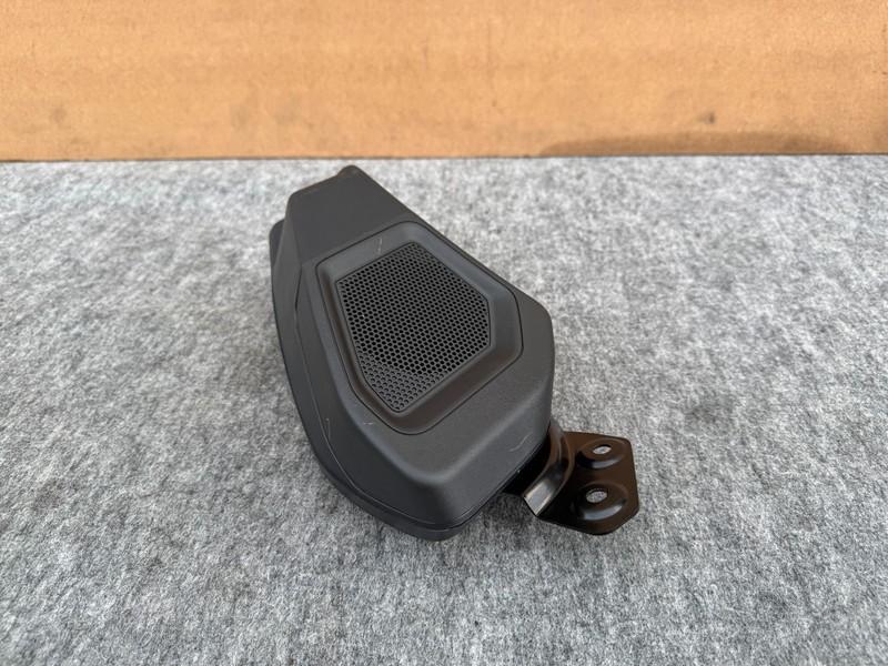 FORD BRONCO 21-25 OEM REAR RIGHT PASSENGER ROLL BAR OVERHEAD AUDIO SPEAKER ASSY