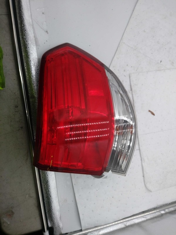2008 Honda Odyssey Right Tail Light Assembly Maroon OEM 252256 166K Miles