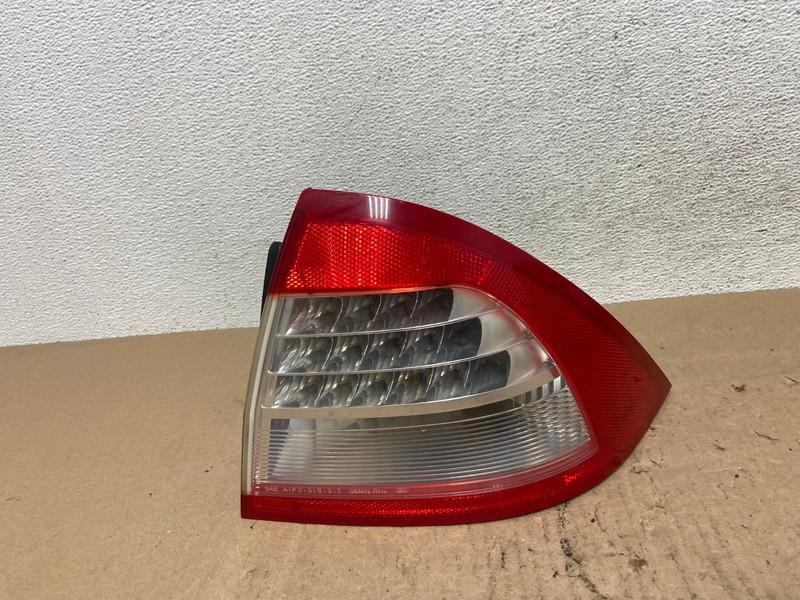 2006-2009 Mercury Milan Right Passenger Side Tail Light OEM AE6444 LK