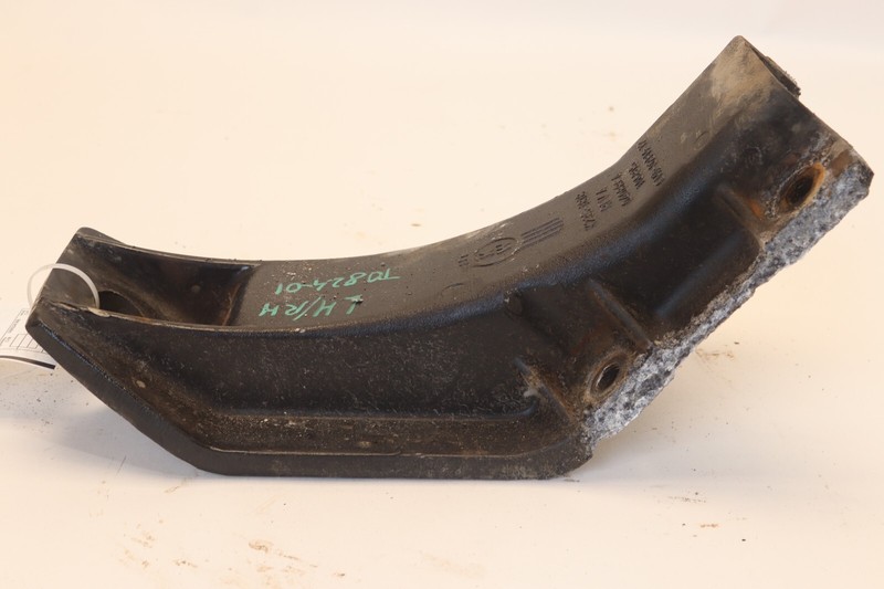 2012 KENWORTH T800 CAB FRAME SUPPORT MOUNT BRACKET K235-1818 OEM