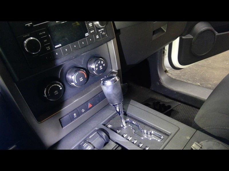 LIBERTY 2012 Automatic Transmission Shifter 1669391