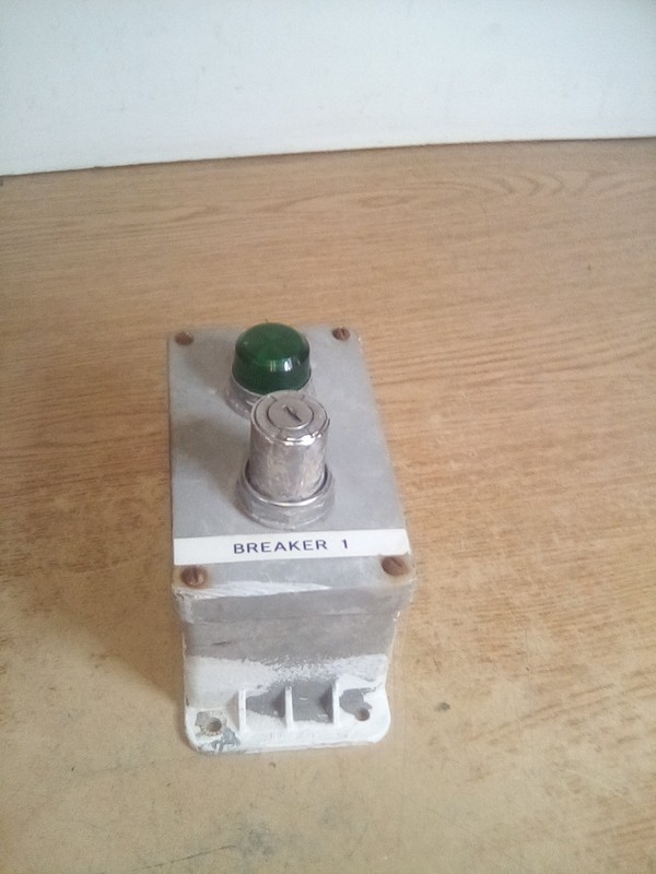 Carlon Z-788734 Enclosure 5-3/4"L X3-1/2"W X 3-3/4"D W/ Switches "NO KEY"