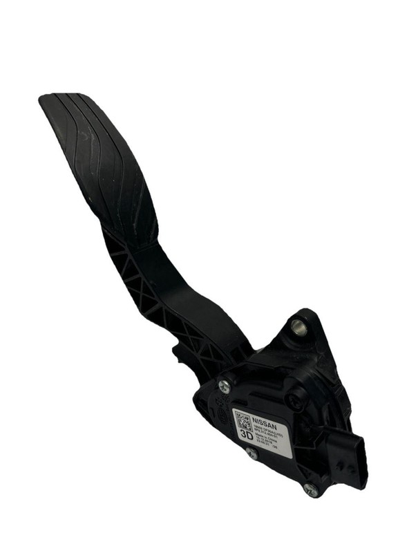 Nissan Rogue Sport accelerator pedal 2019 pedal assembly 2.0L OEM 18002DF30A