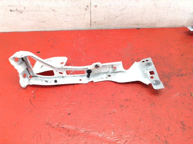 17-19 AUDI A4 FWD FRONT LEFT DRIVER SIDE FENDER MOUNT BRACKET OEM