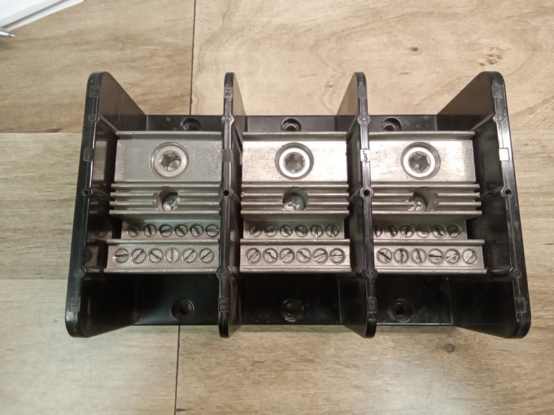 Allen-Bradley 1492-PD31123 Ser. B Power Distribution Block