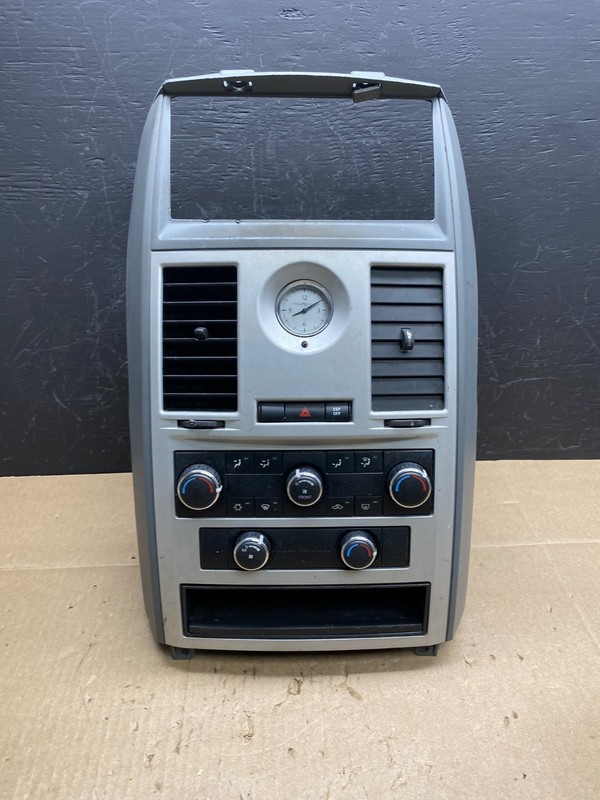 2008-2010 Chrysler Town Country Climate Control Panel Center Dash Trim AC6607 DG