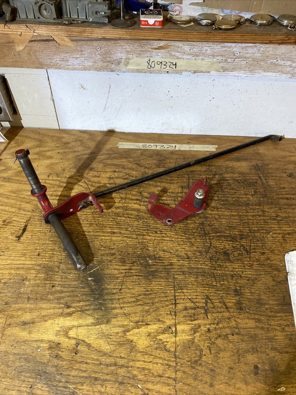 MTD White LT542G Lawn Tractor Steering linkage Bracket Assembly 13AJ775G790