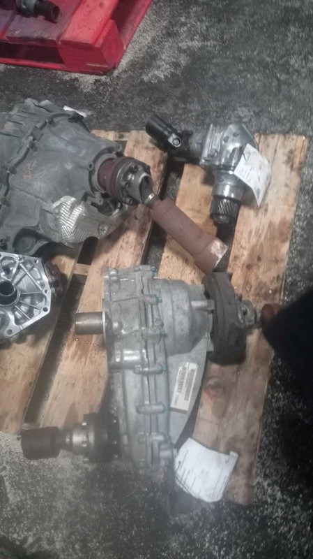 2018 Dodge Durango Transfer Case Assembly OEM 137k Miles Silver 4WD