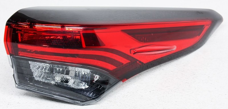 OEM Toyota Highlander Outer Right Side LED Tail Lamp 81550-0E230 - Lens Chip