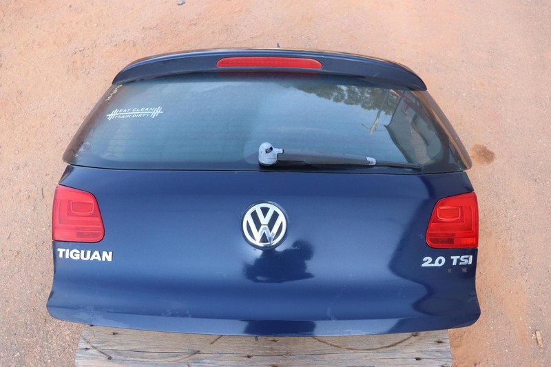 2012-2018 VOLKSWAGEN VW TIGUAN REAR LIFTGATE TRUNK TAILGATE PANEL W/ GLASS OEM