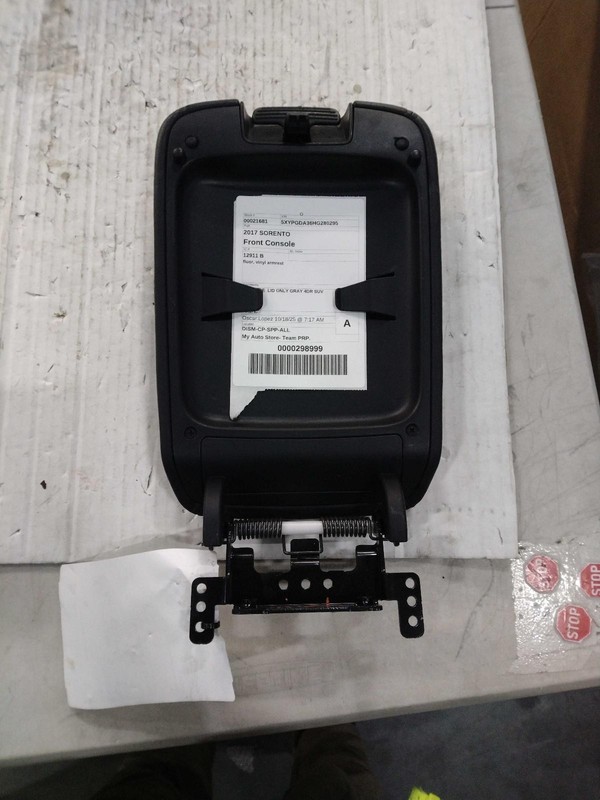 2017 KIA SORENTO Center Console Lid Gray OEM 221307 120K Miles