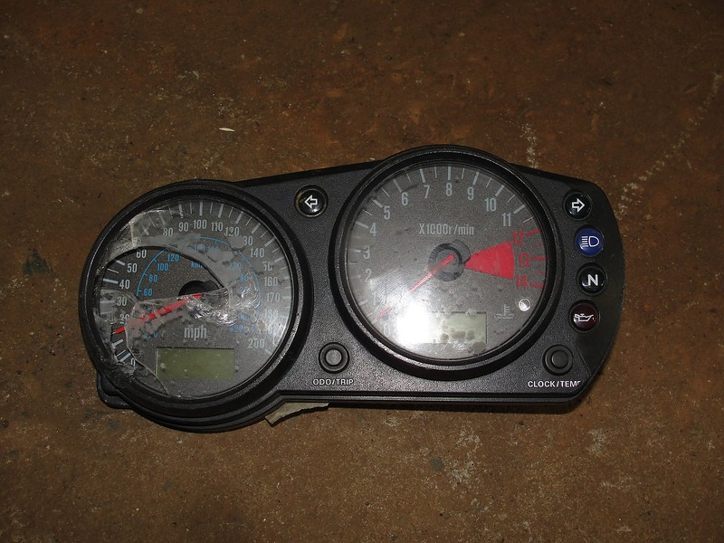 00 KAWASAKI ZX900 SPEEDOMETER SPEEDO GAUGES TACHOMETER ZX 900