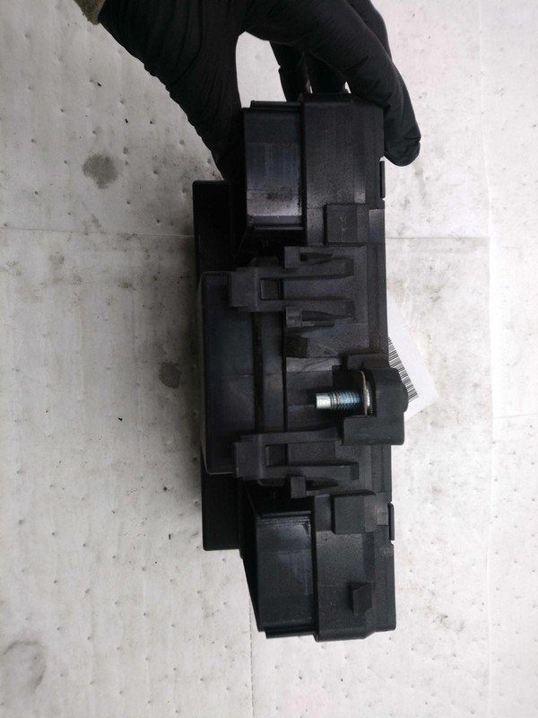 2017 Ford Fusion OEM Fuse Box HG9Z14A068A Red 143K Miles Used